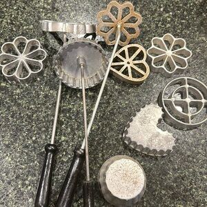 Vintage waffle pizzelle aluminum 12pc set baking collectible